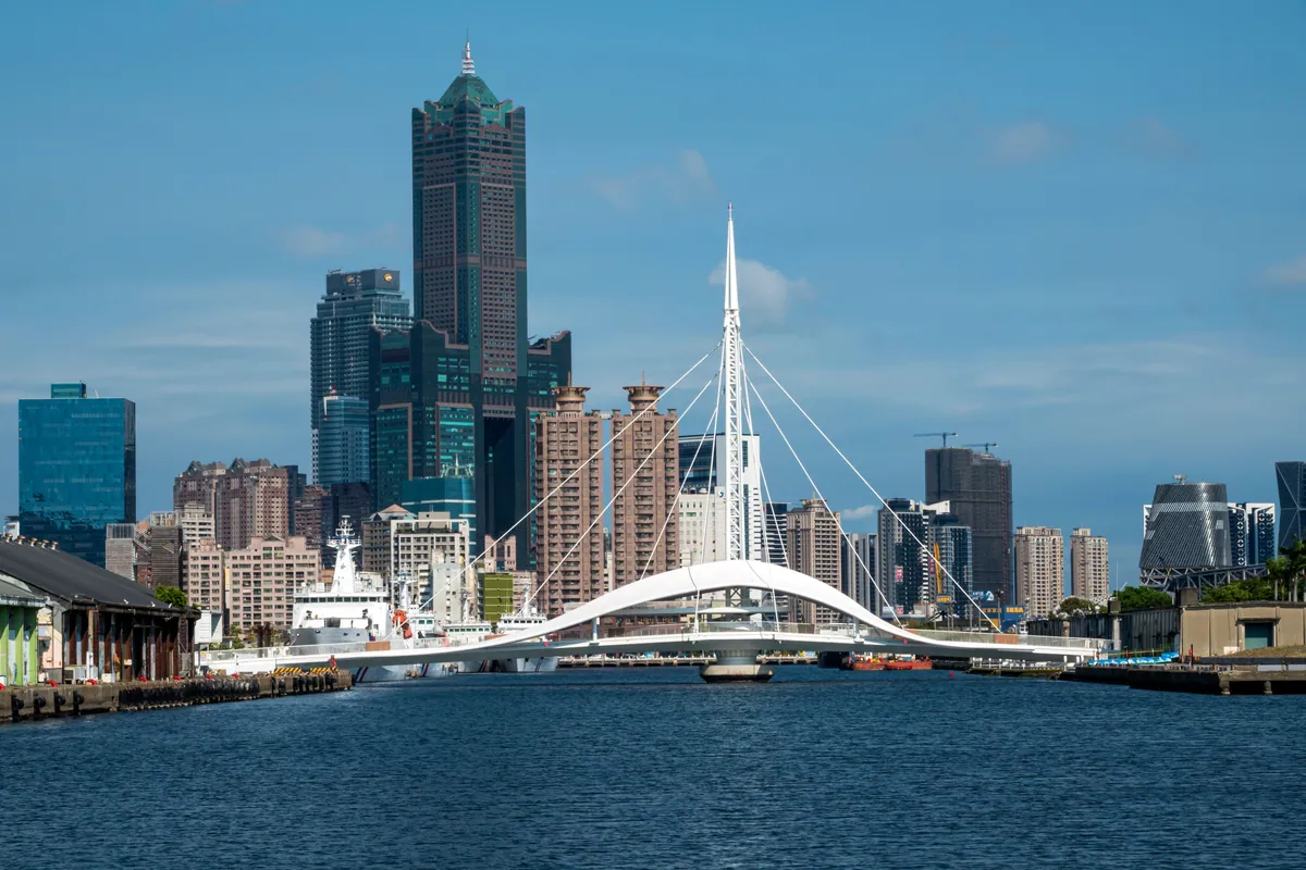 高雄城市天際線與港灣景觀